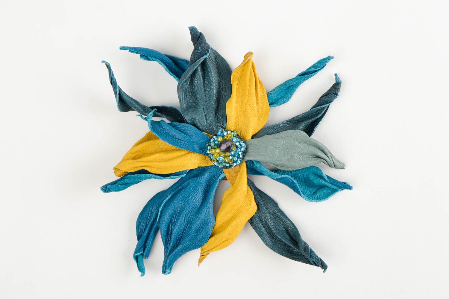Broche fleur Bijou fantaisie fait main en cuir bleu jaune Accessoire femme photo 3