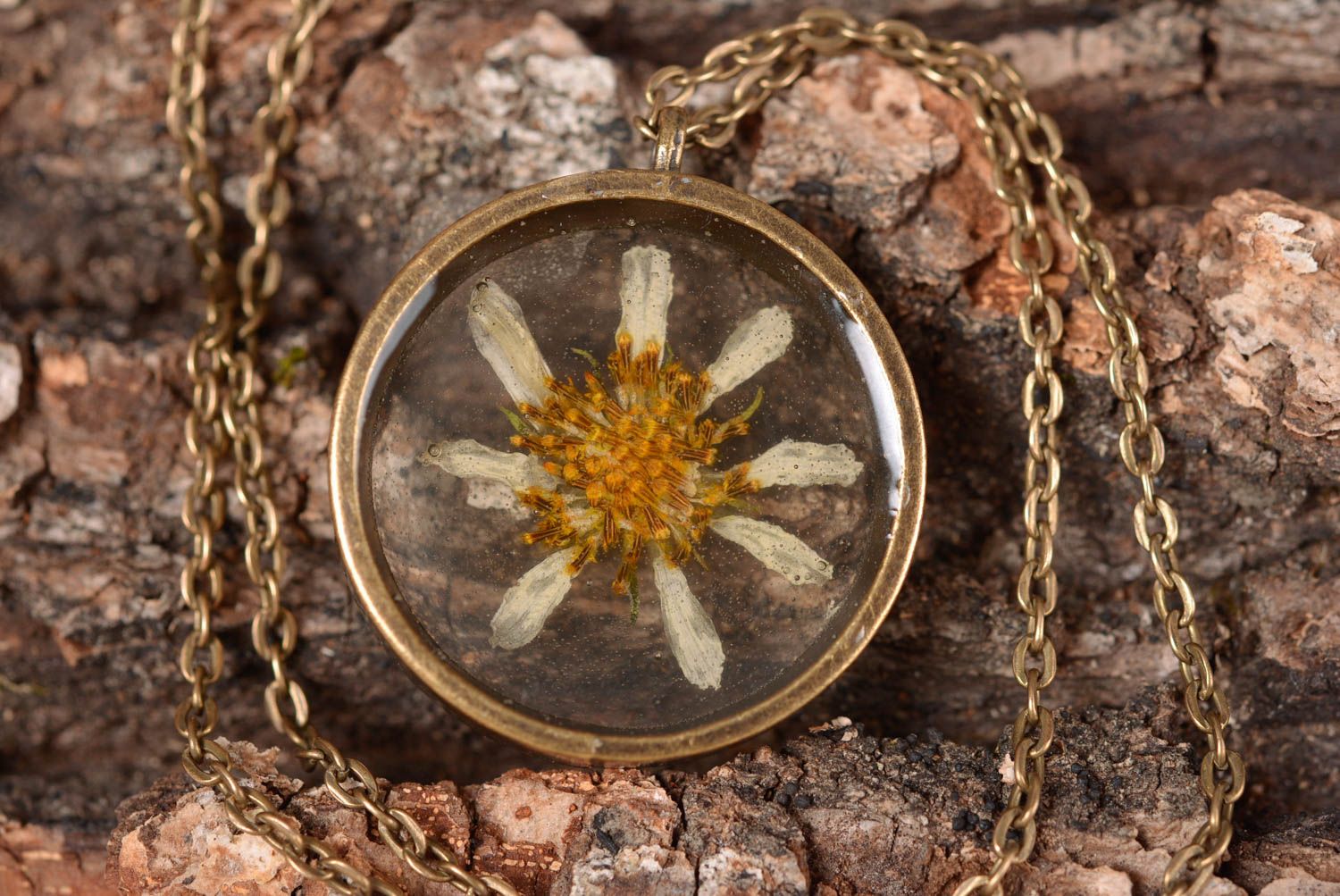 Flower necklace handmade jewelry epoxy resin charm necklace resin jewelry photo 1