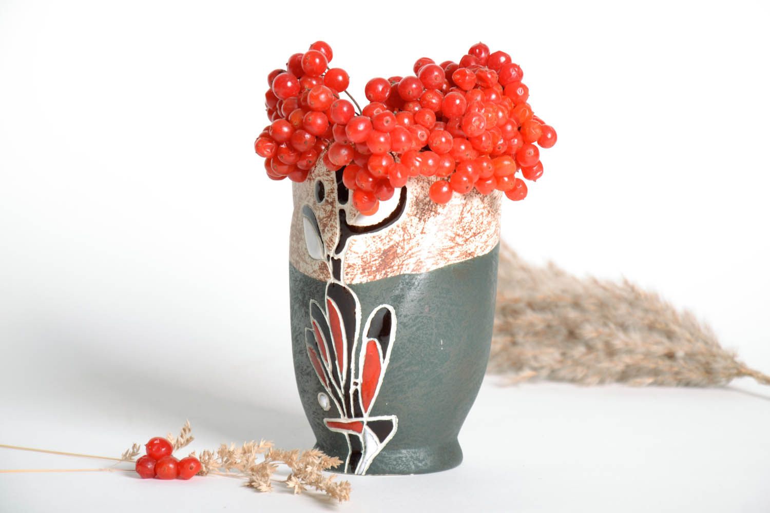 Keramische Vase der ungewöhnlichen Form foto 1