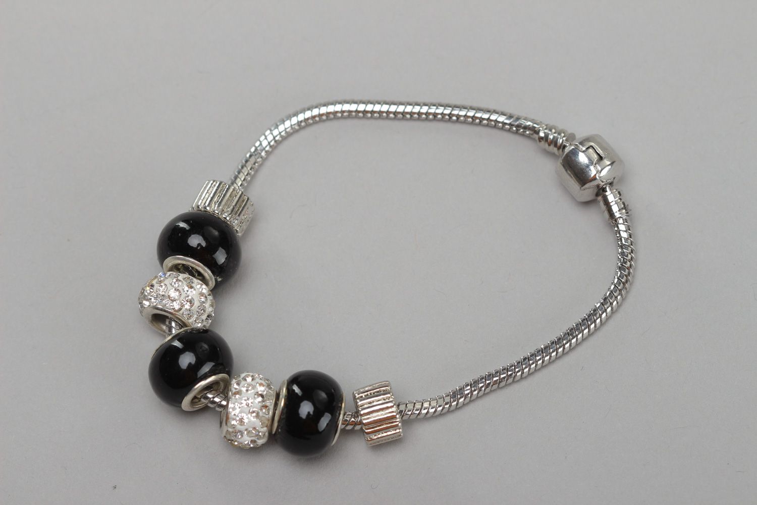 Handmade designer metal wrist bracelet with glass beads of different colors photo 2
