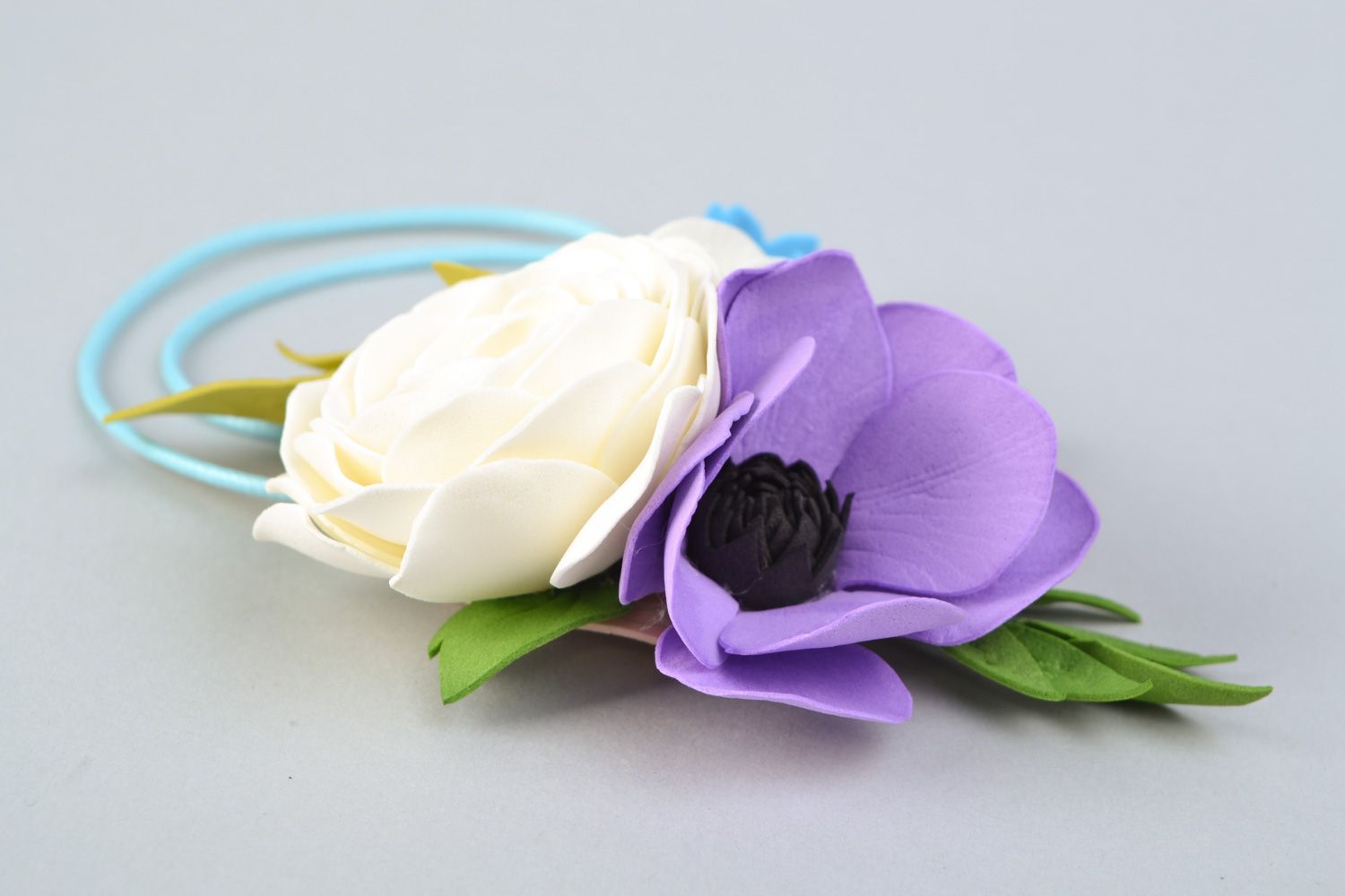 Collar artesanal de gamuza plástica con flores foto 4