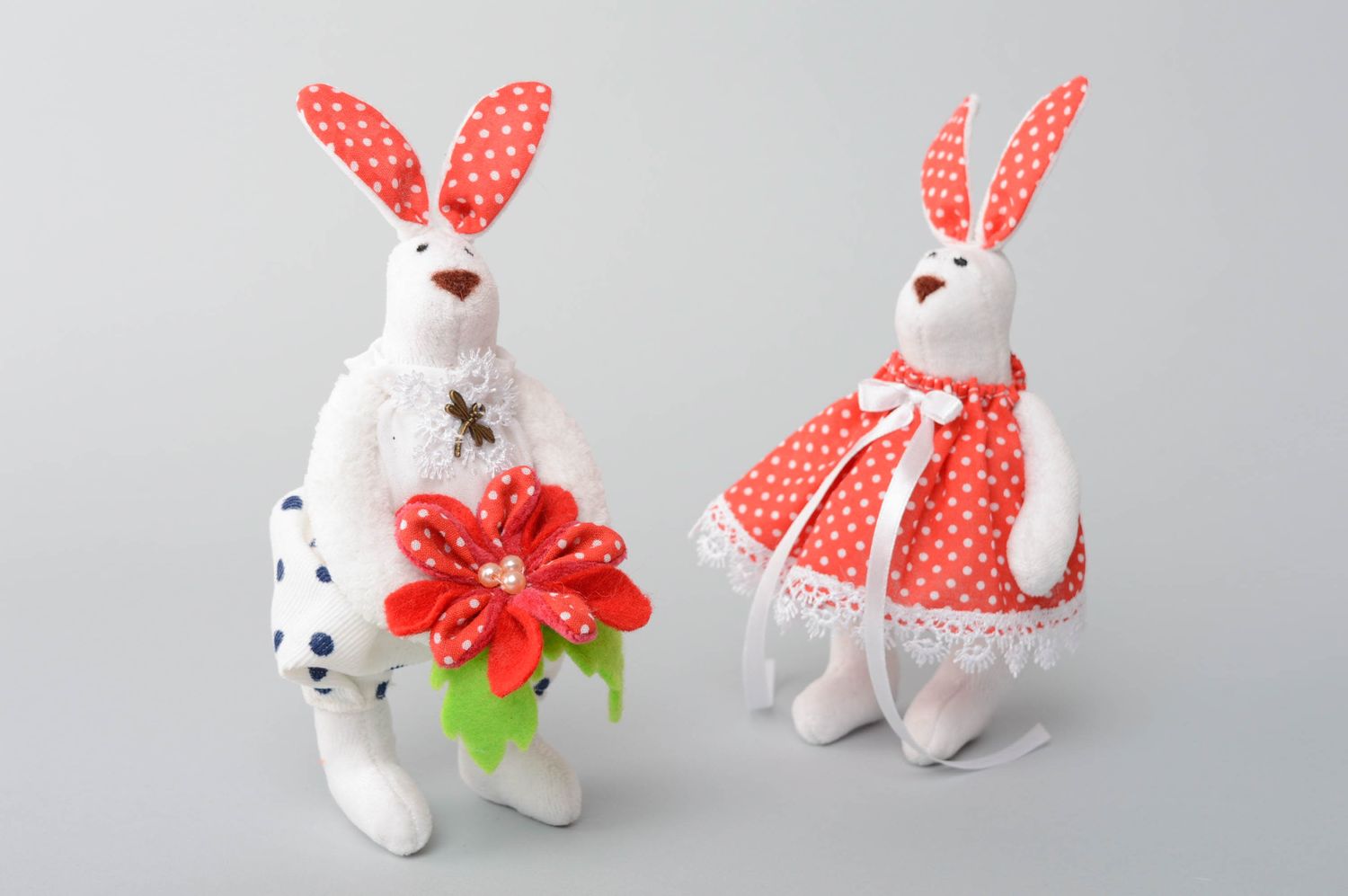 Мягкая игрушка ручной работы белый заяц с цветком  фото 5