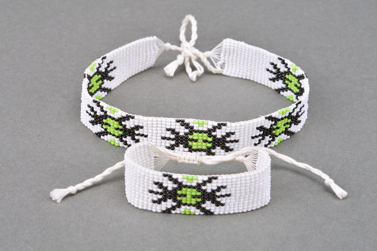 White and green handmade jewelry set 2 items bracelet and necklace woven of Czech beads photo 2