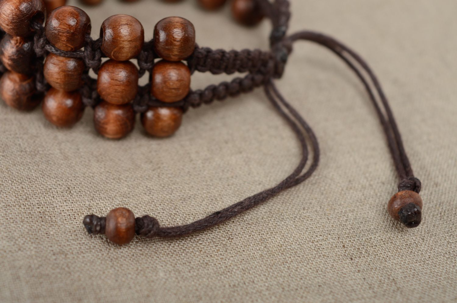 Bracelet en macramé original marron lacet ciré et perles en bois fait main photo 4