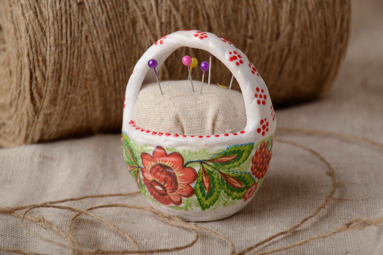 Pincushion in ceramic basket photo 1