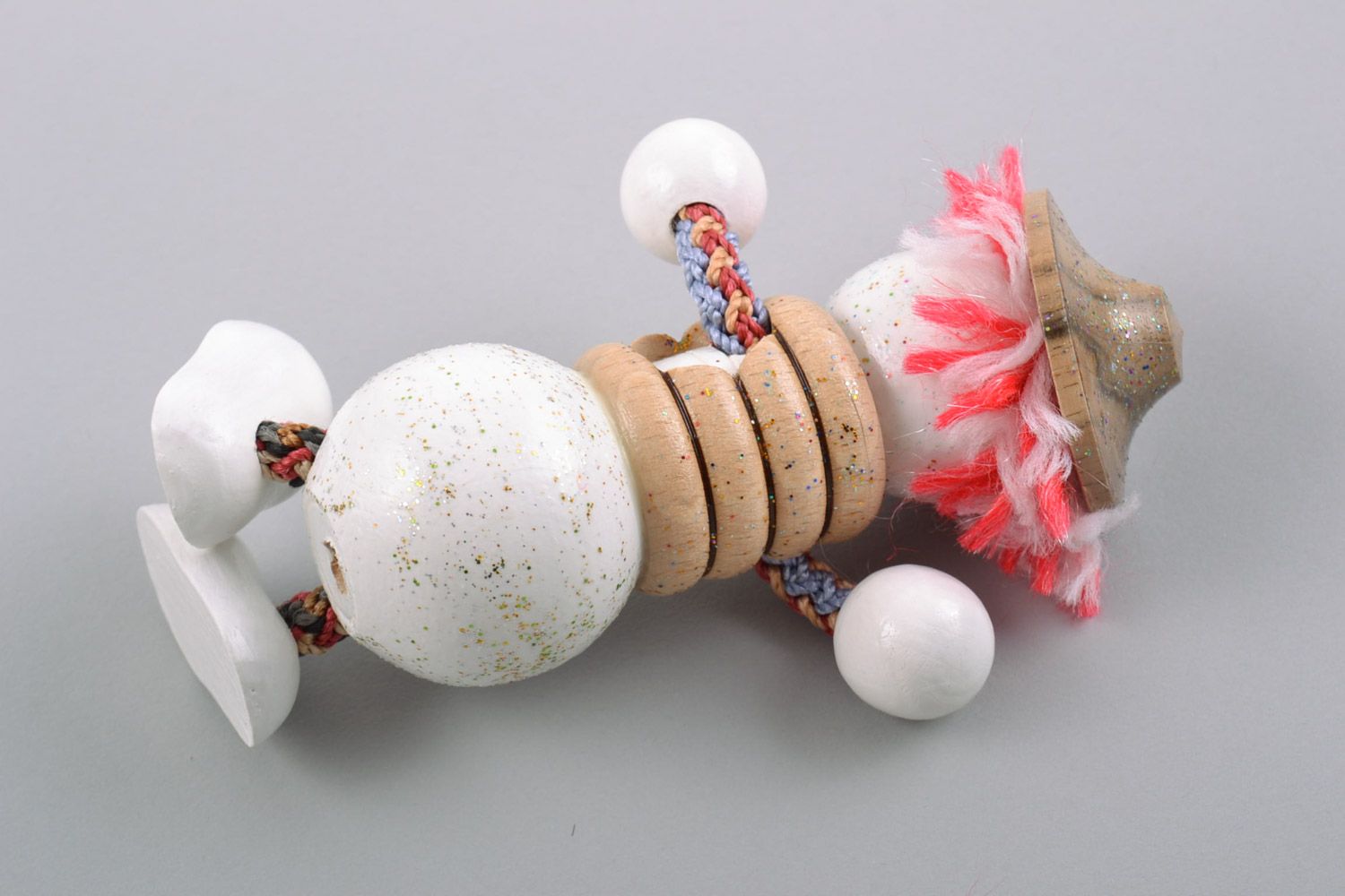 Деревянная игрушка снеговик с росписью ручной работы для детей авторская милая фото 4