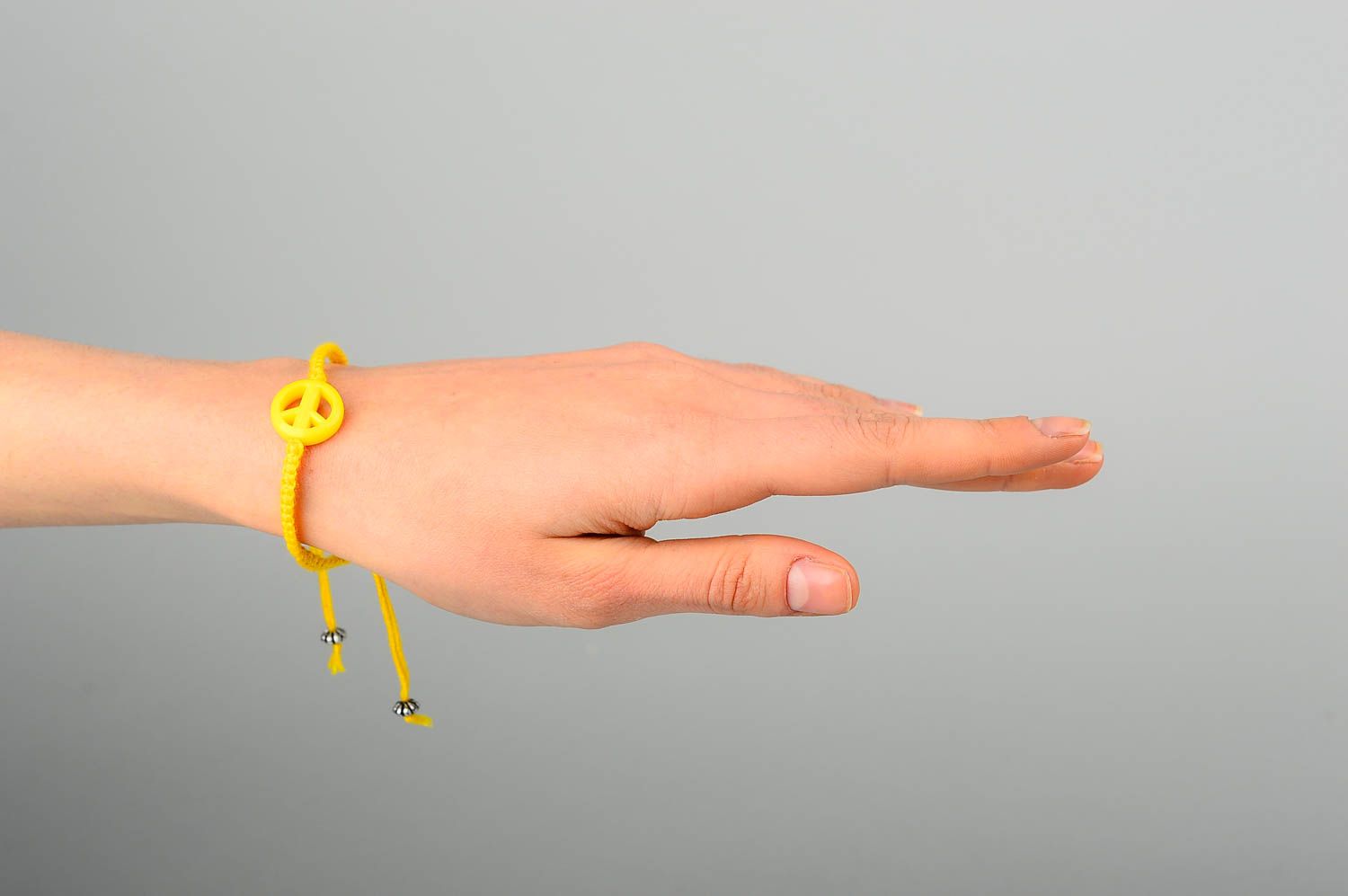 Bracelet fils Bijou fait main jaune Accessoire pour femme original tendance photo 2