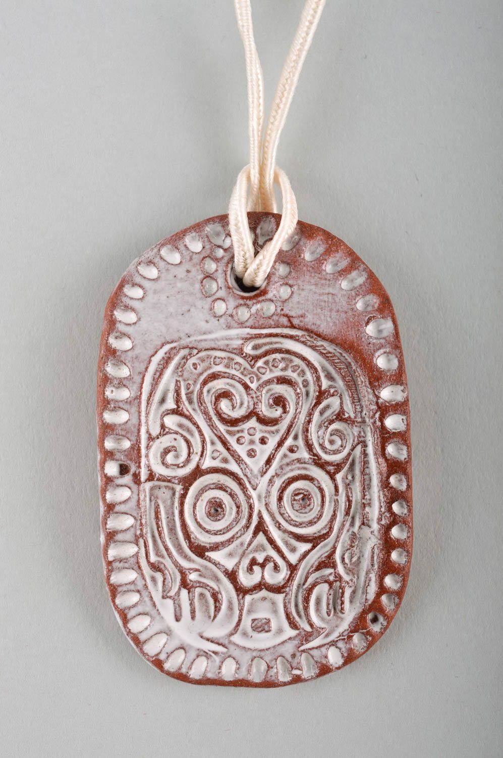 Colgante hecho a mano con ornamentos bisutería artesanal accesorio para mujer foto 3
