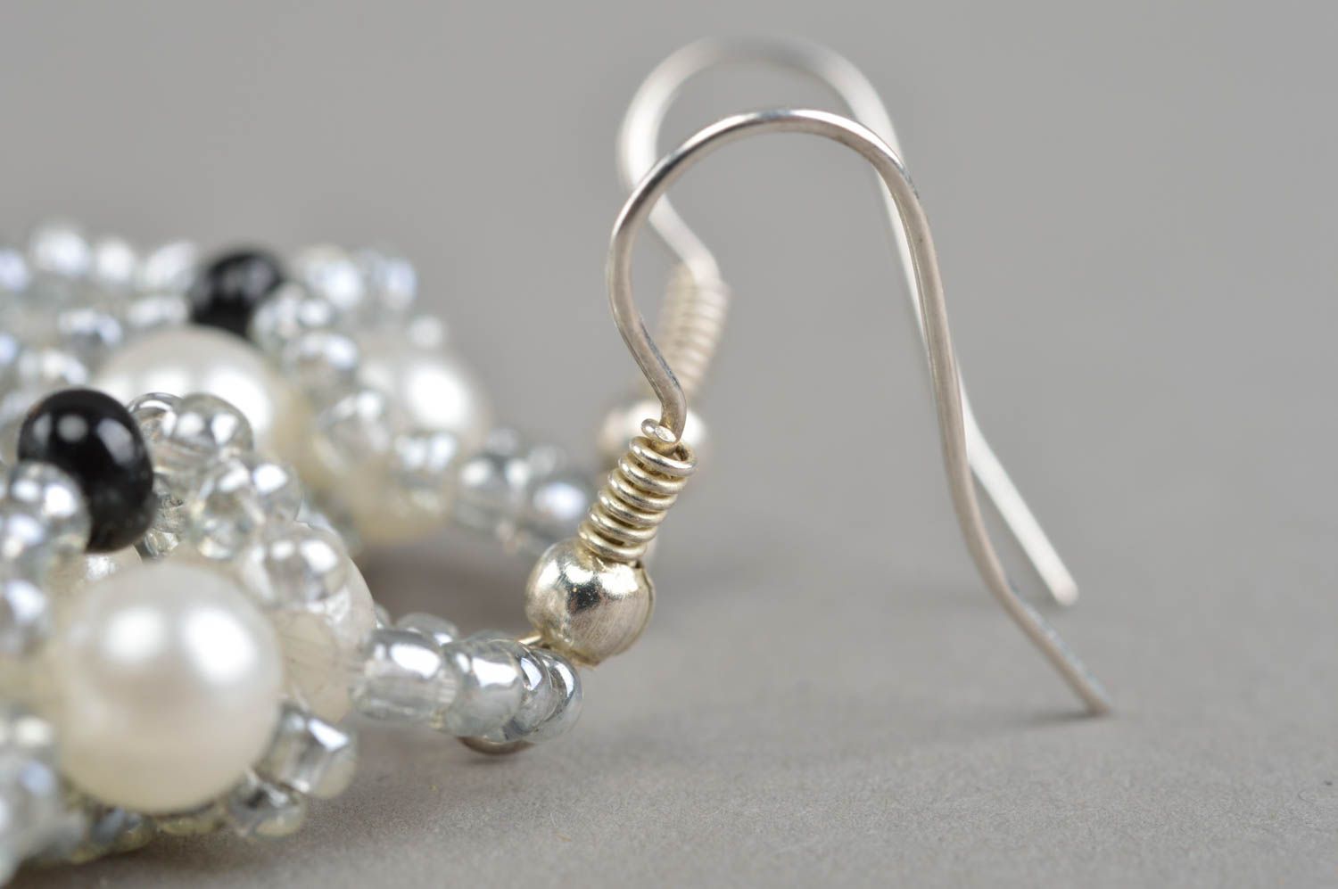 Boucles d'oreilles en perles de rocaille faites main longues grandes de créateur photo 4