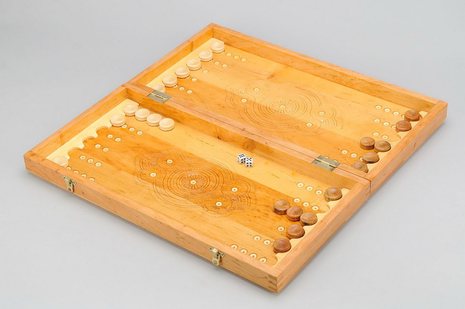 Ensemble de jeux de société en bois échecs, jeu de dames, backgammon photo 4