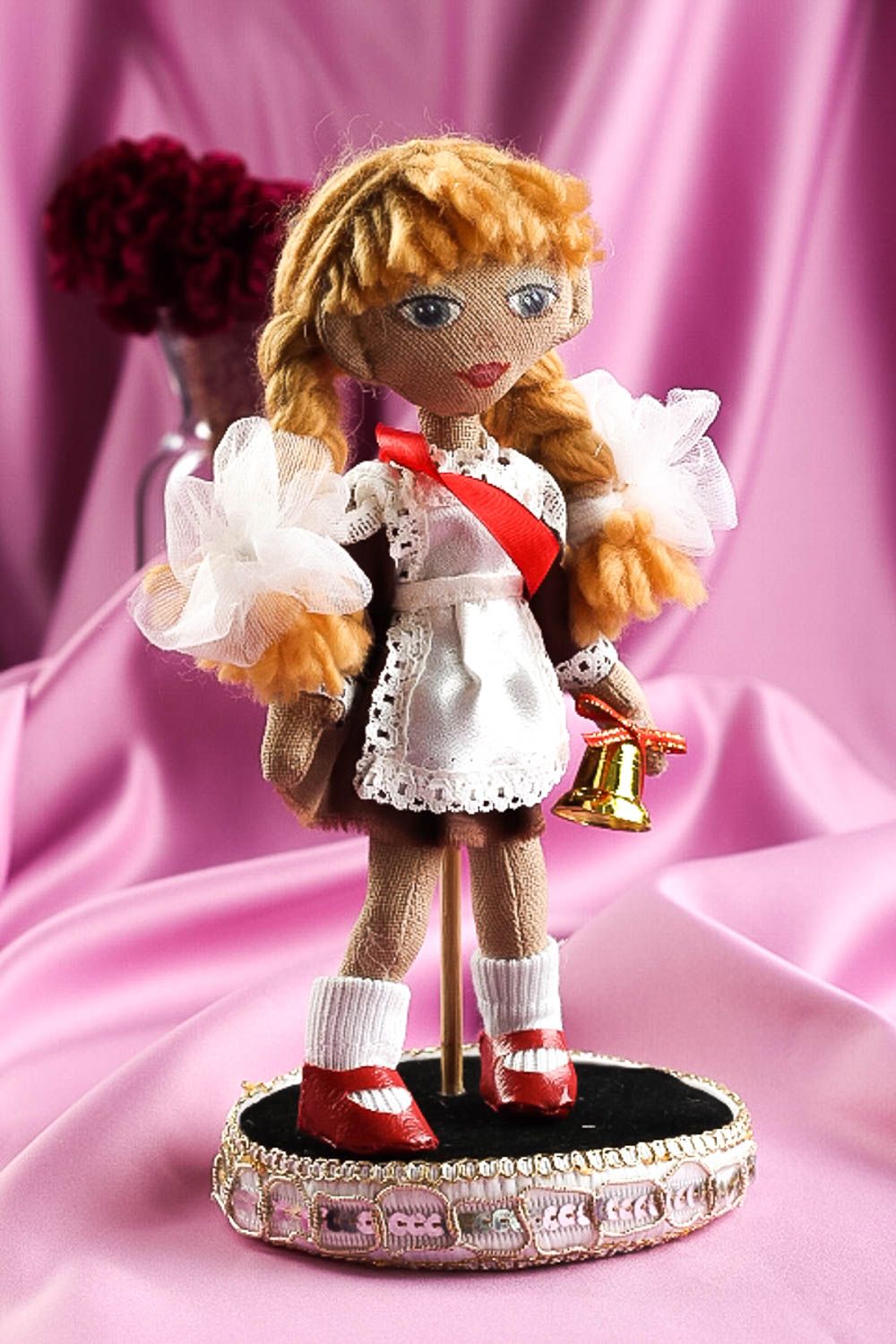 Кукла ручной работы авторская кукла хлопковая коллекционная кукла на подставке фото 1