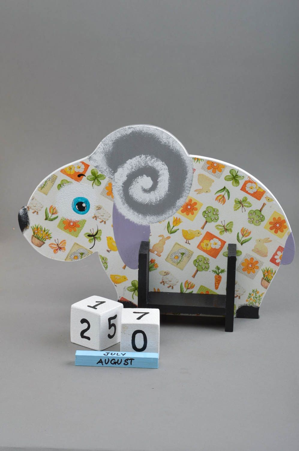 Calendario de mesa hecho a mano decoración de interior regalo para niño cordero foto 3