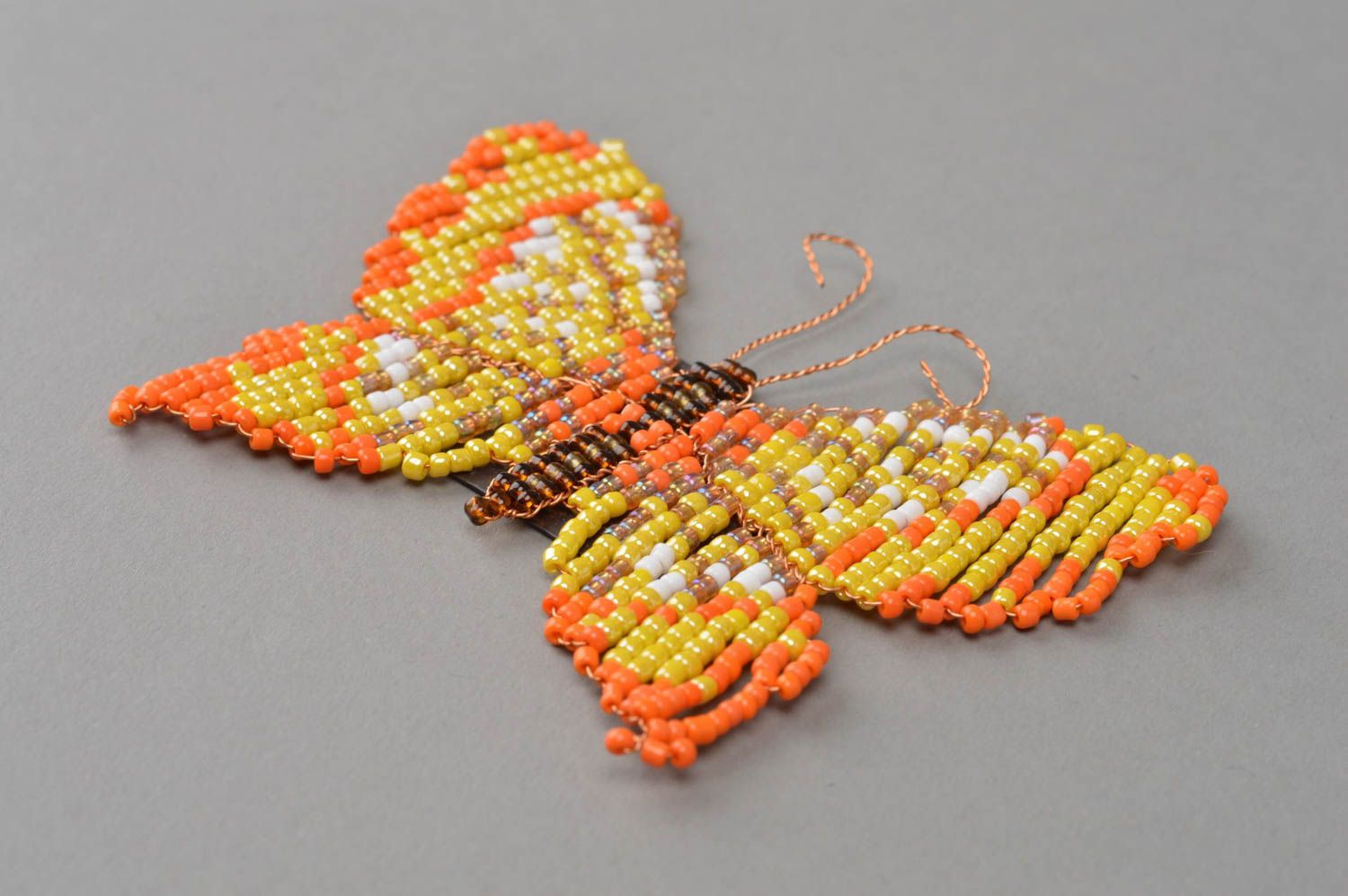 Magnet papillon jaune orange en perles de rocaille fait main décoratif photo 3