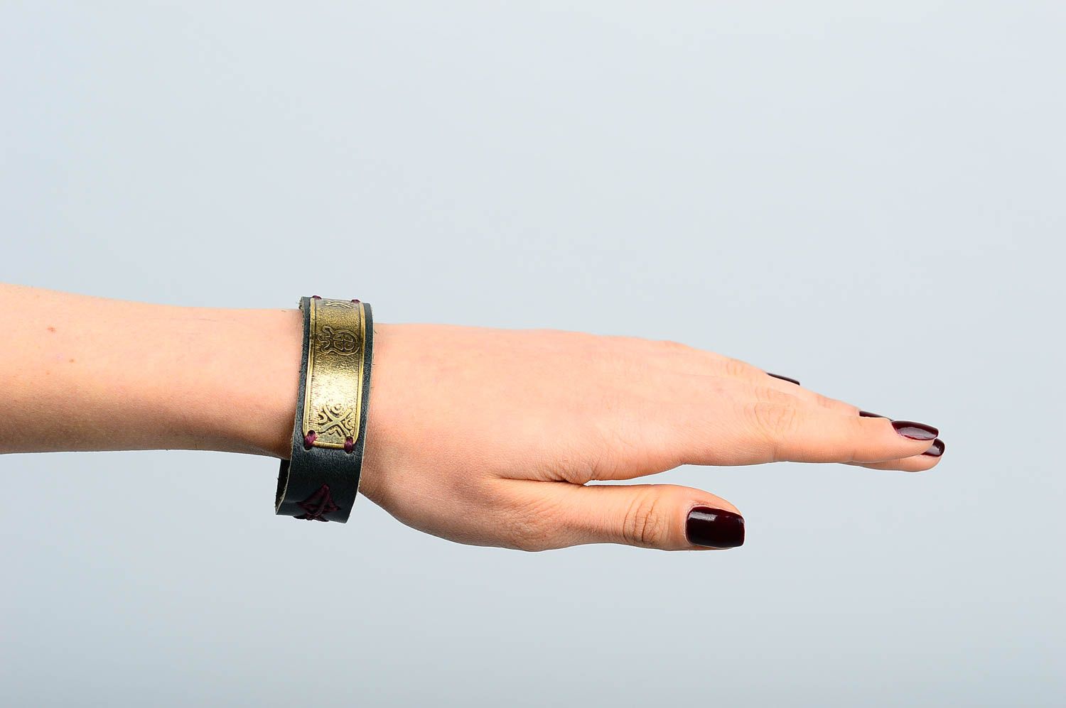 Кожаный браслет ручной работы браслет на руку необычное украшение из кожи фото 1