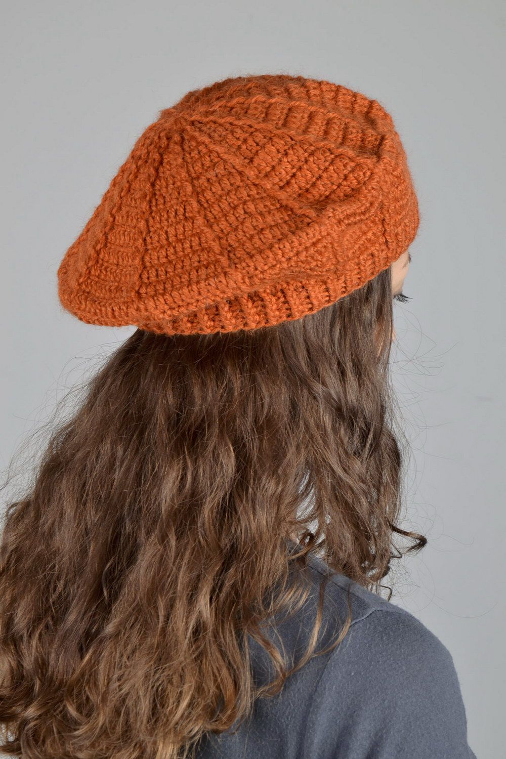 Orange knitted beret photo 3
