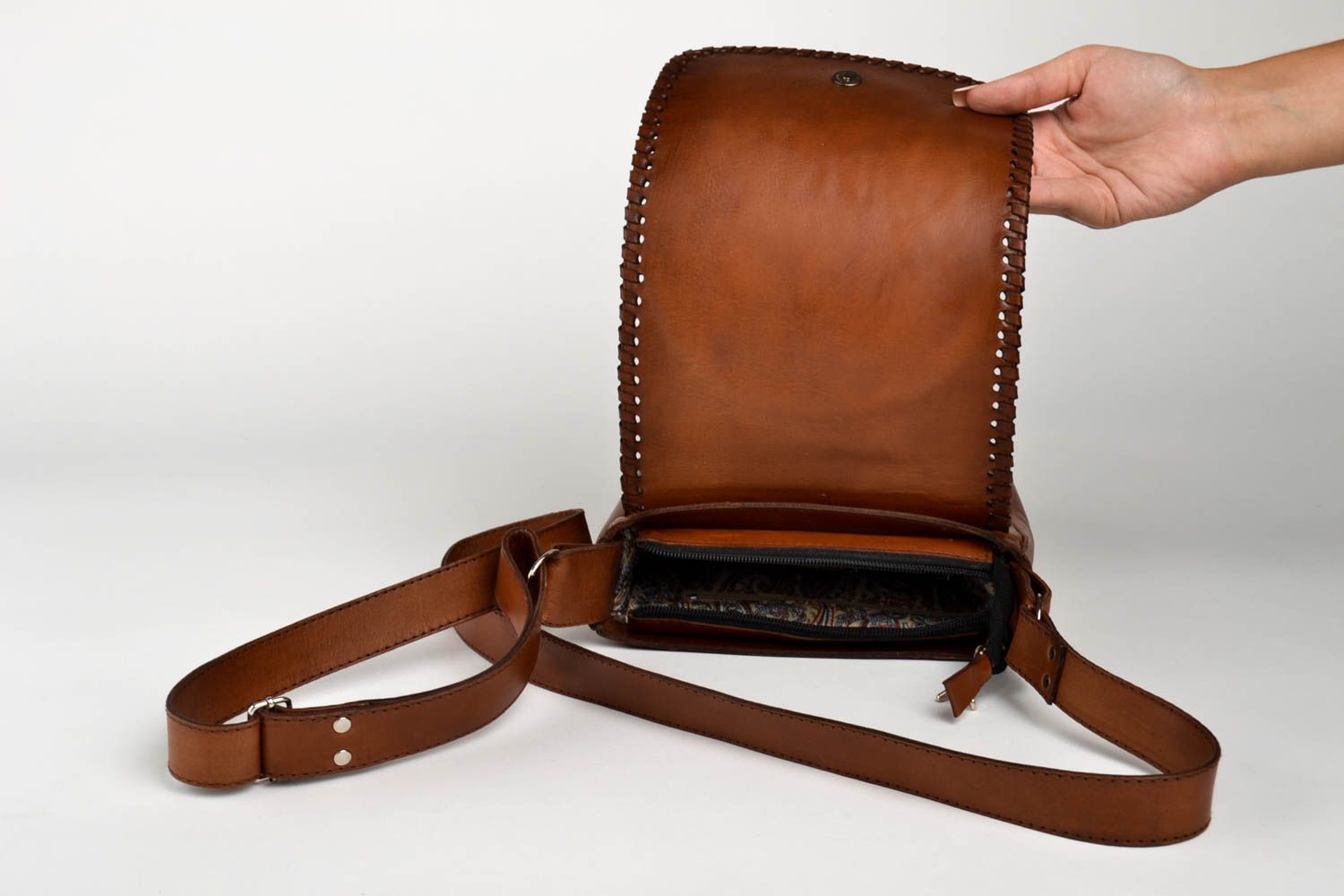 Коричневая сумка ручной работы сумка через плечо кожаная сумка с орнаментом фото 5