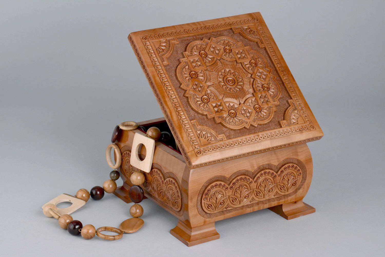 Wooden carved jewelry box photo 1