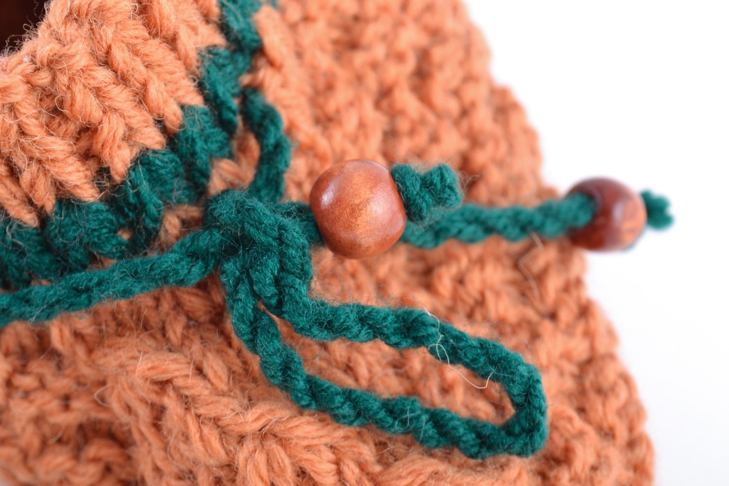 Patucos tejidos de lana natural artesanales en punto para bebés marrones foto 3