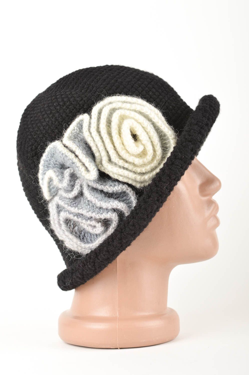 Chapeau femme fait main Cloche chapeau Accessoire femme noir et blanc design photo 3
