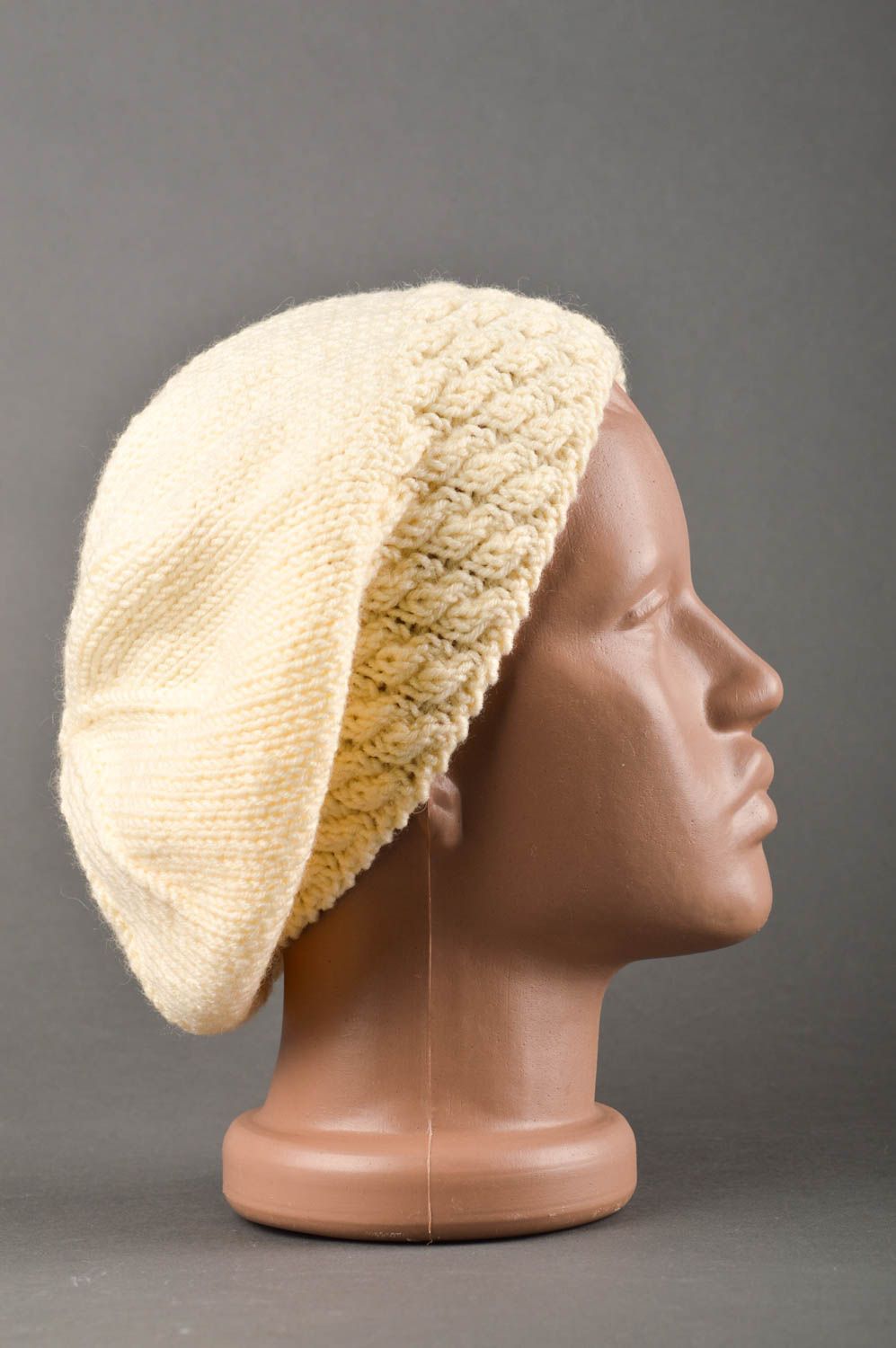 Bonnet tricot fait main Béret au crochet chaud stylé design Vêtement femme photo 2