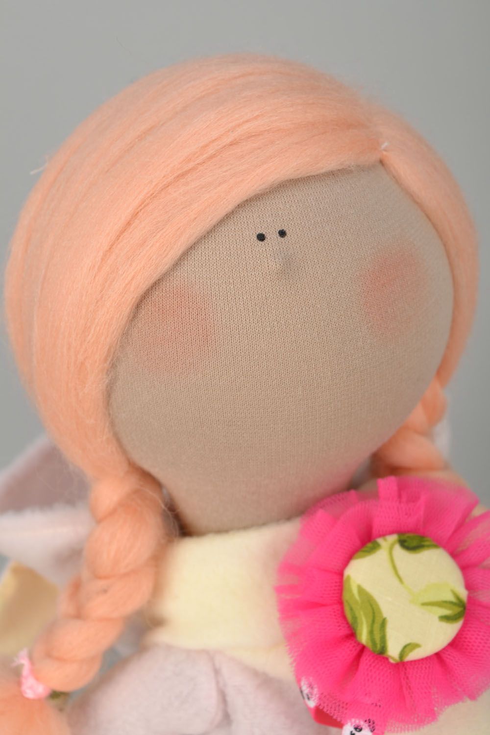 Doudou poupée avec deux tresses de cheveux  photo 4