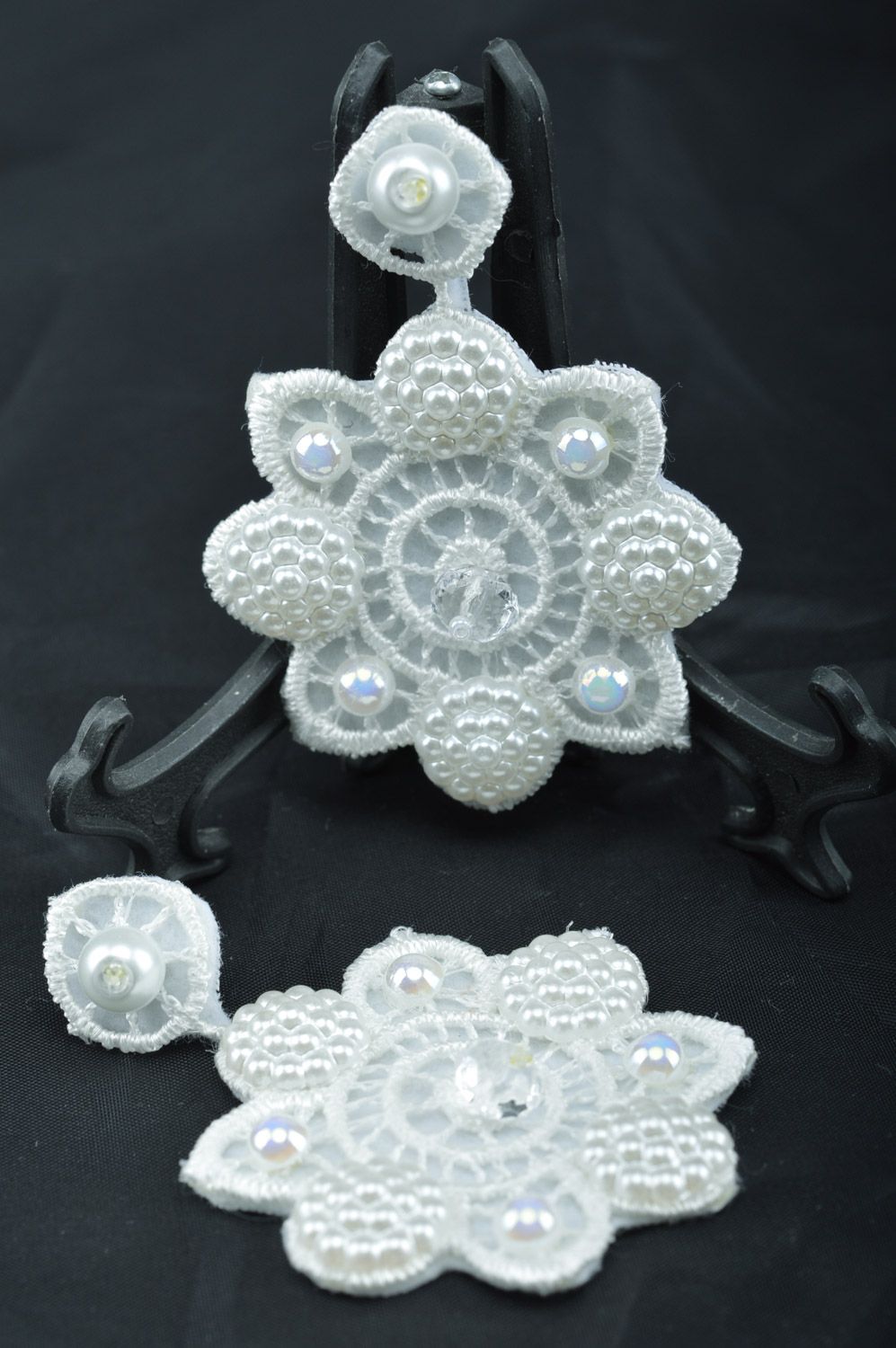 Snow-white festive handmade flower-shaped earrings with felt and beads  photo 3