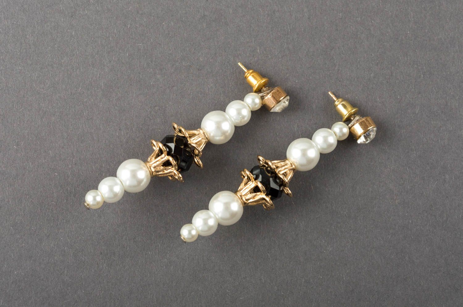 Boucles d'oreilles pendantes en perles artificielles et cristaux faites main photo 3