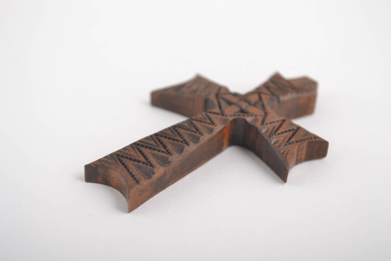 Pendentif croix Bijou ethnique fait main en bois Accessoire femme design photo 3