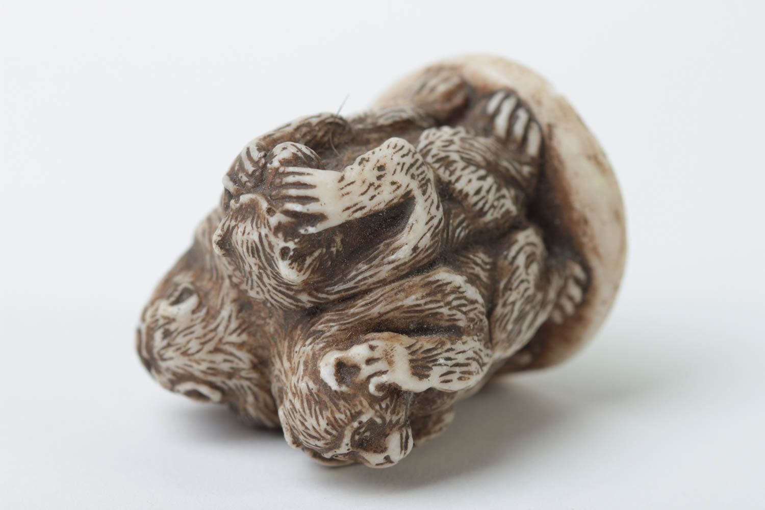 Статуэтка из полимерной смолы и мраморной пудры ручной работы Три обезьяны фото 4