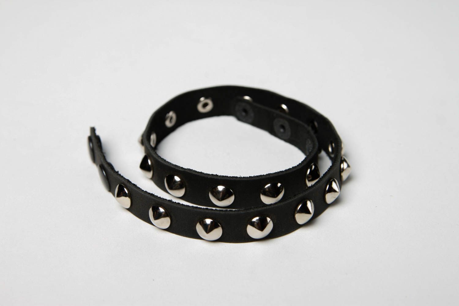 Bracelet cuir Bijou fait main noir Accessoire tendance fourniture métallique photo 4