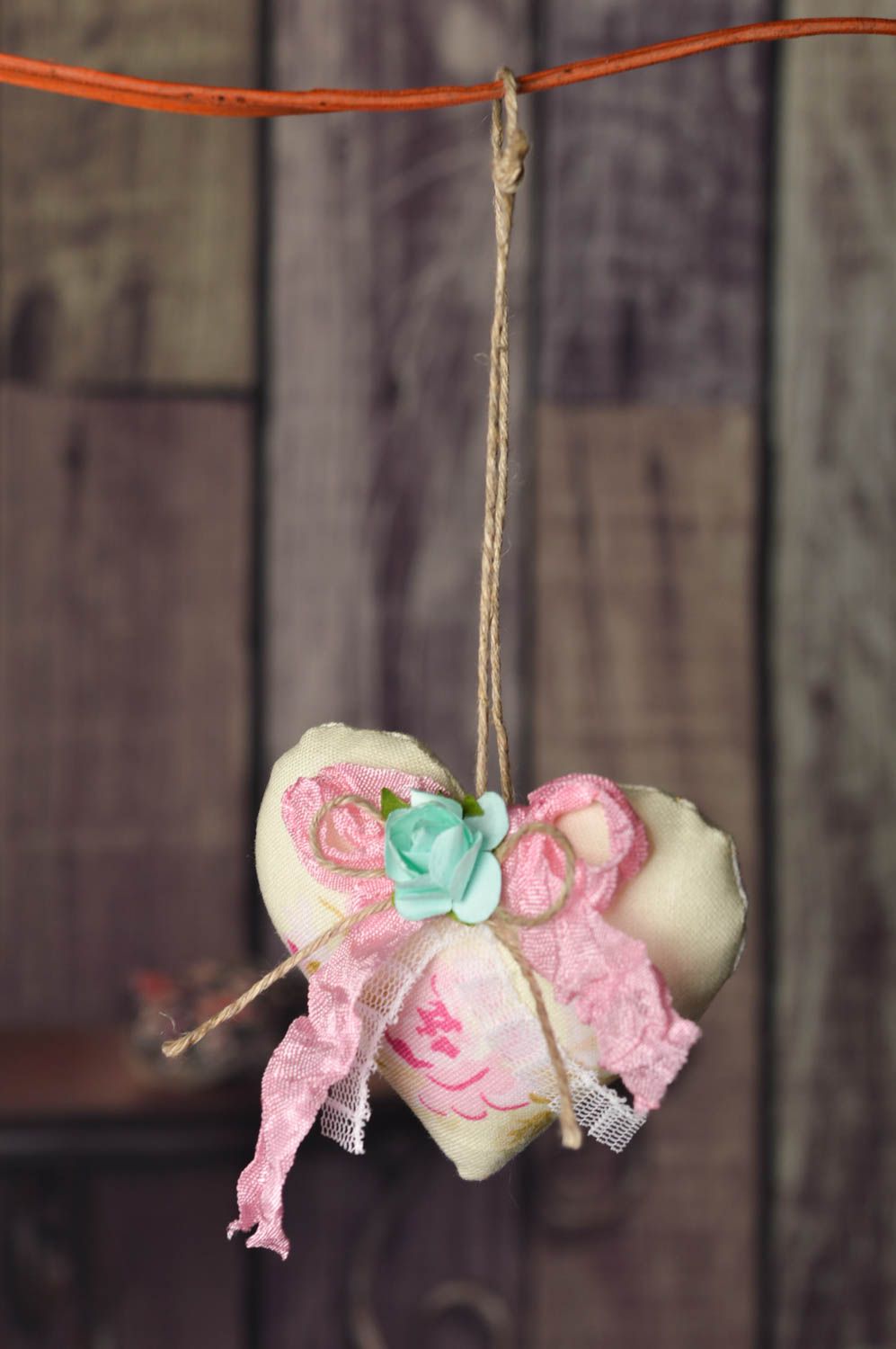 Сердце из ткани ручной работы декор для дома мягкое сердце с розочкой милое фото 1