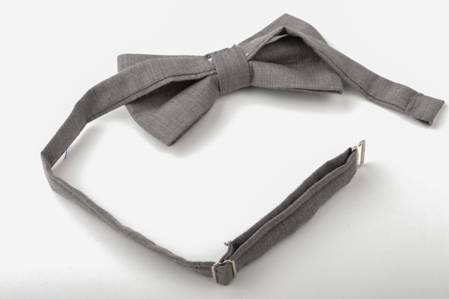 Серый галстук-бабочка фото 3