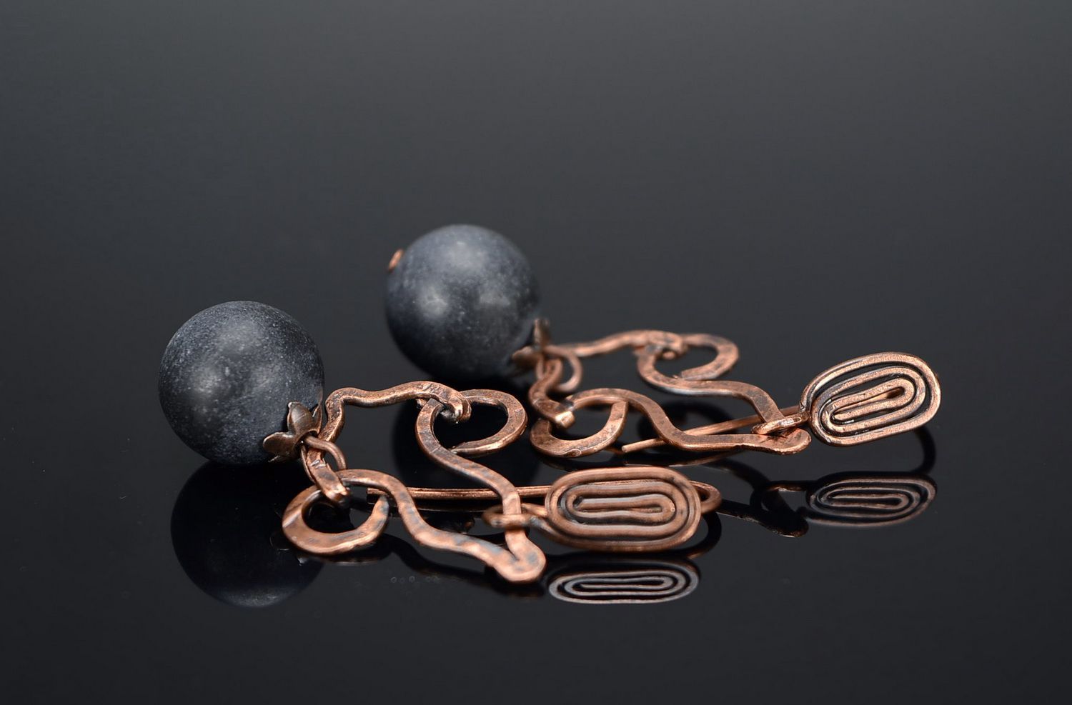 Earrings made of copper wire with schungite photo 3