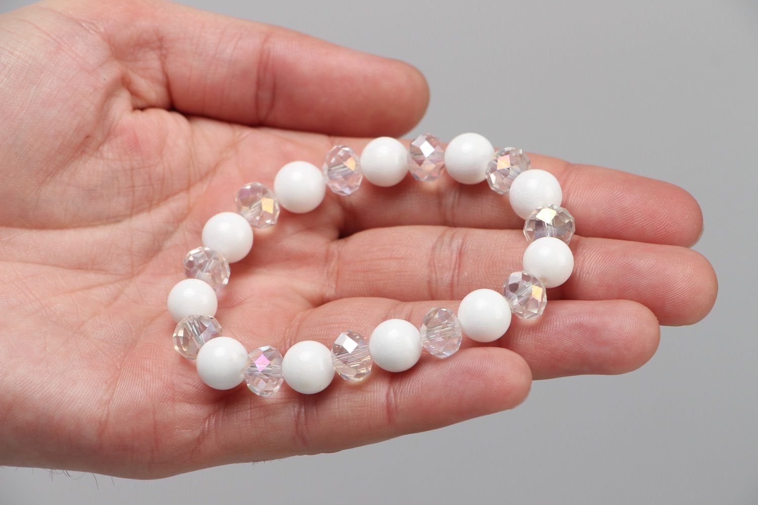 Handmade white festive wrist stretch bracelet with agate and glass beads  photo 3