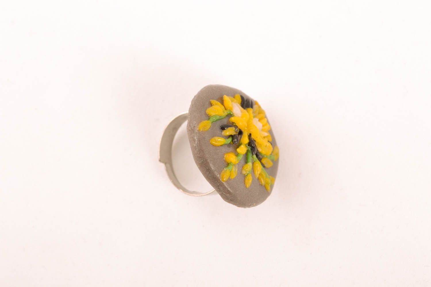 Кольцо из полимерной глины цветочное фото 2