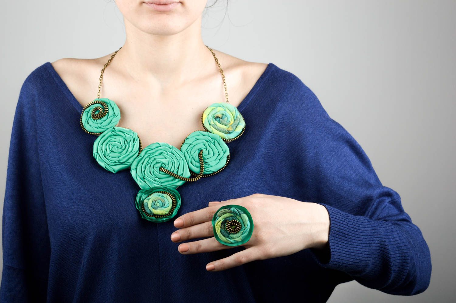 Колье из ткани украшения ручной работы женское кольцо зеленое комплект фото 1