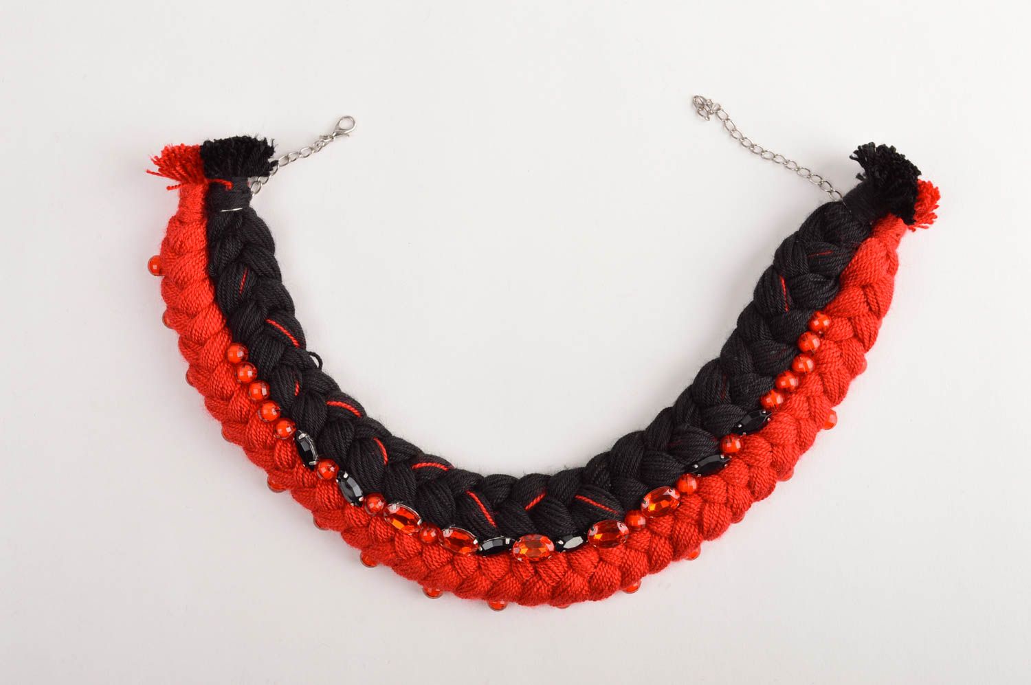 Collier textile Bijou fait main rouge et noir stylé cadeau Accessoire femme photo 5