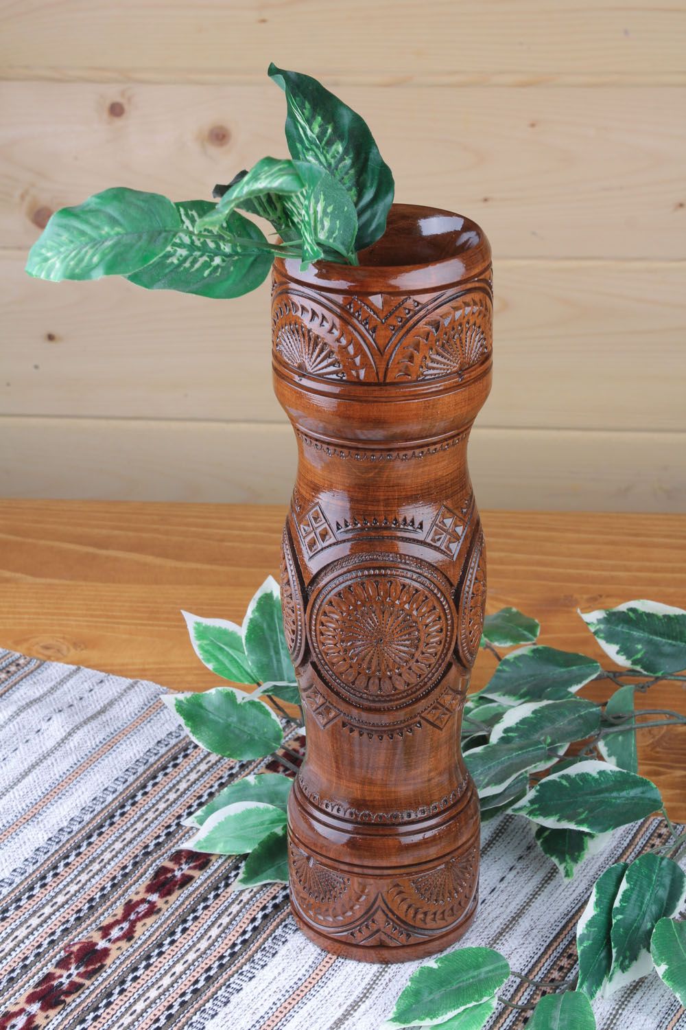 Vaso estreito de madeira artesanal  foto 1