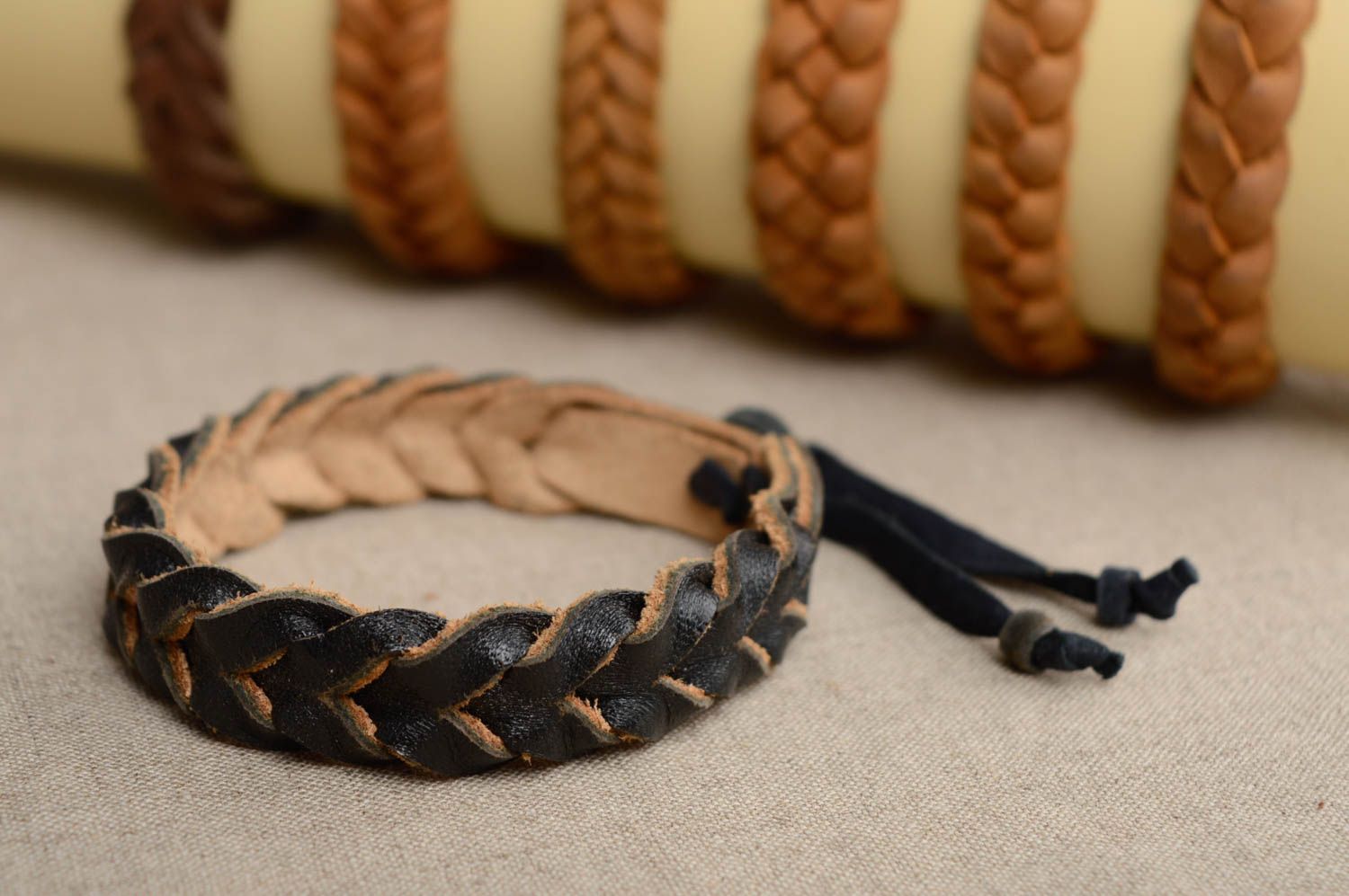 Black woven genuine leather bracelet photo 2