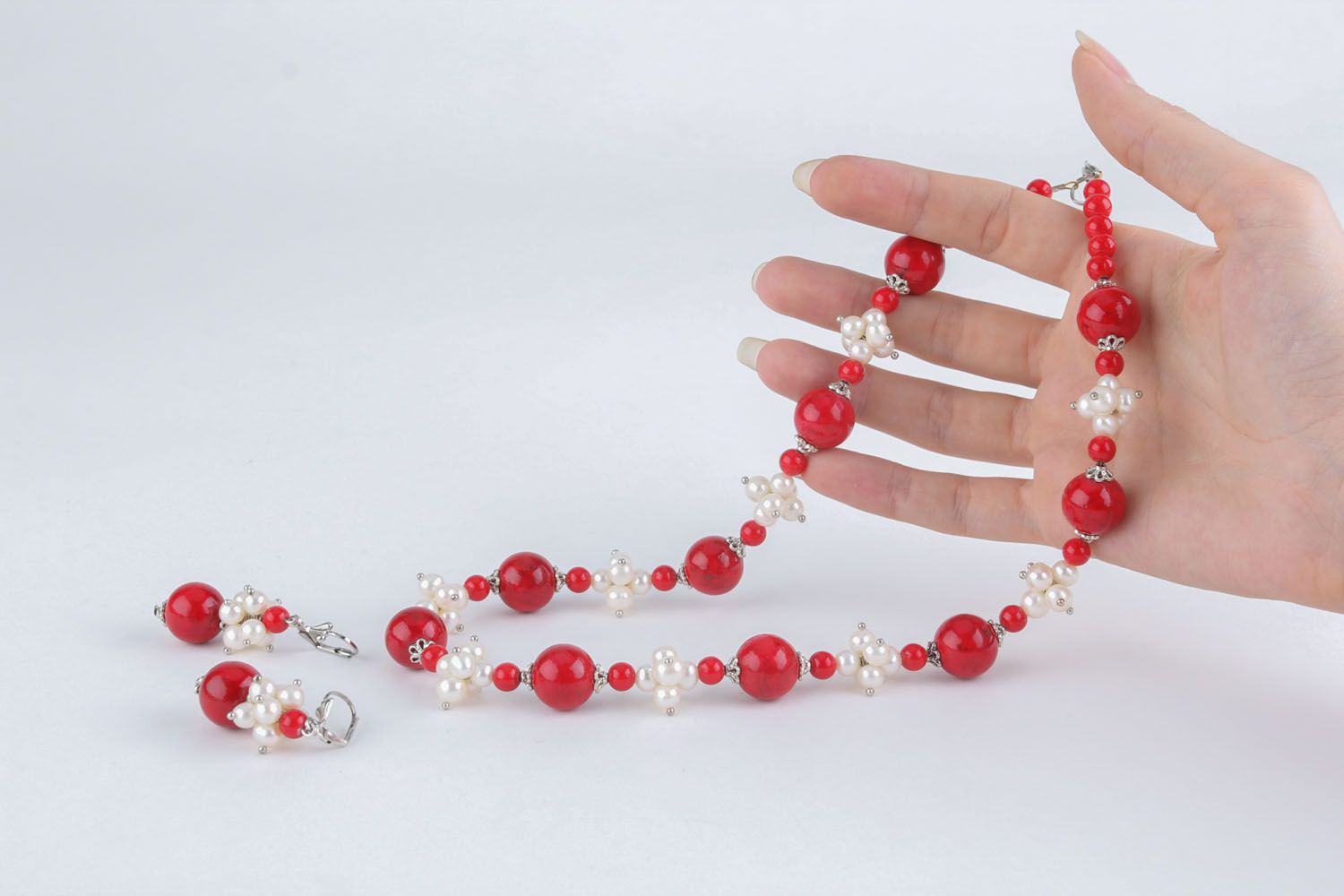 Set of jewelry made of coral and pearls photo 5