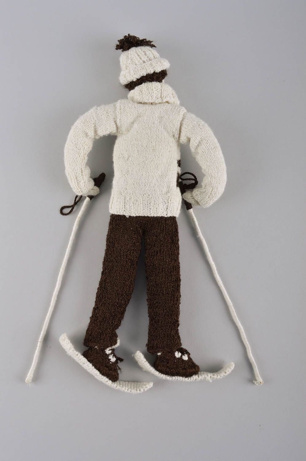 Peluche tricotée au crochet Jouet fait main Skieur en pull Cadeau enfant photo 3