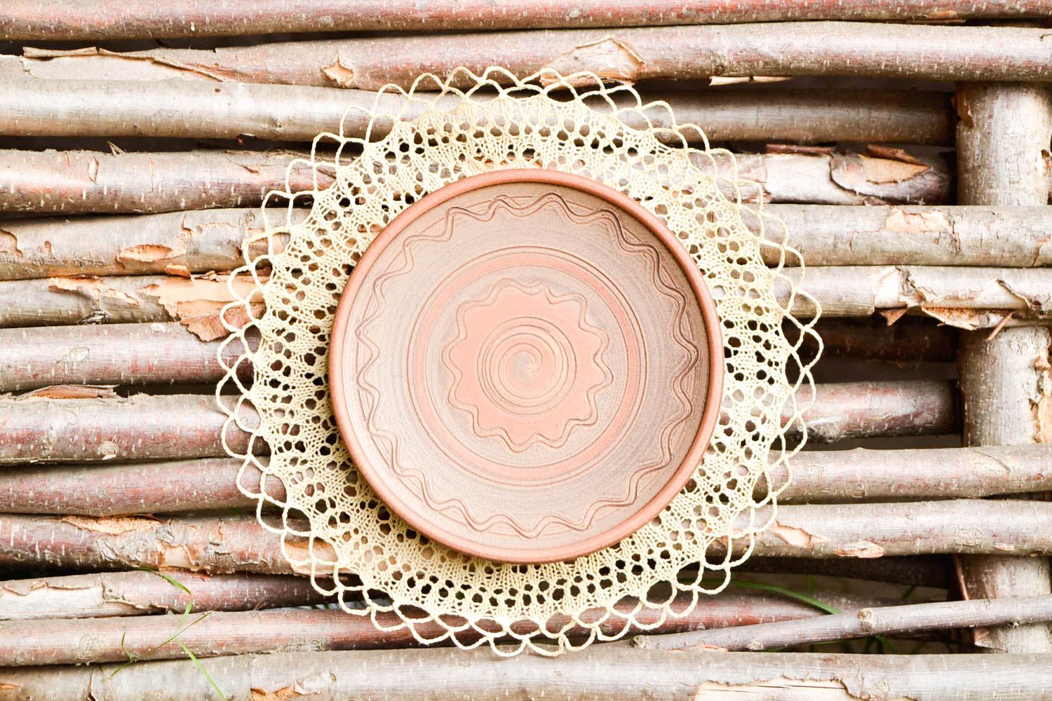 Plato de mesa hecho a mano objeto de decoración vajilla de barro étnica  foto 1