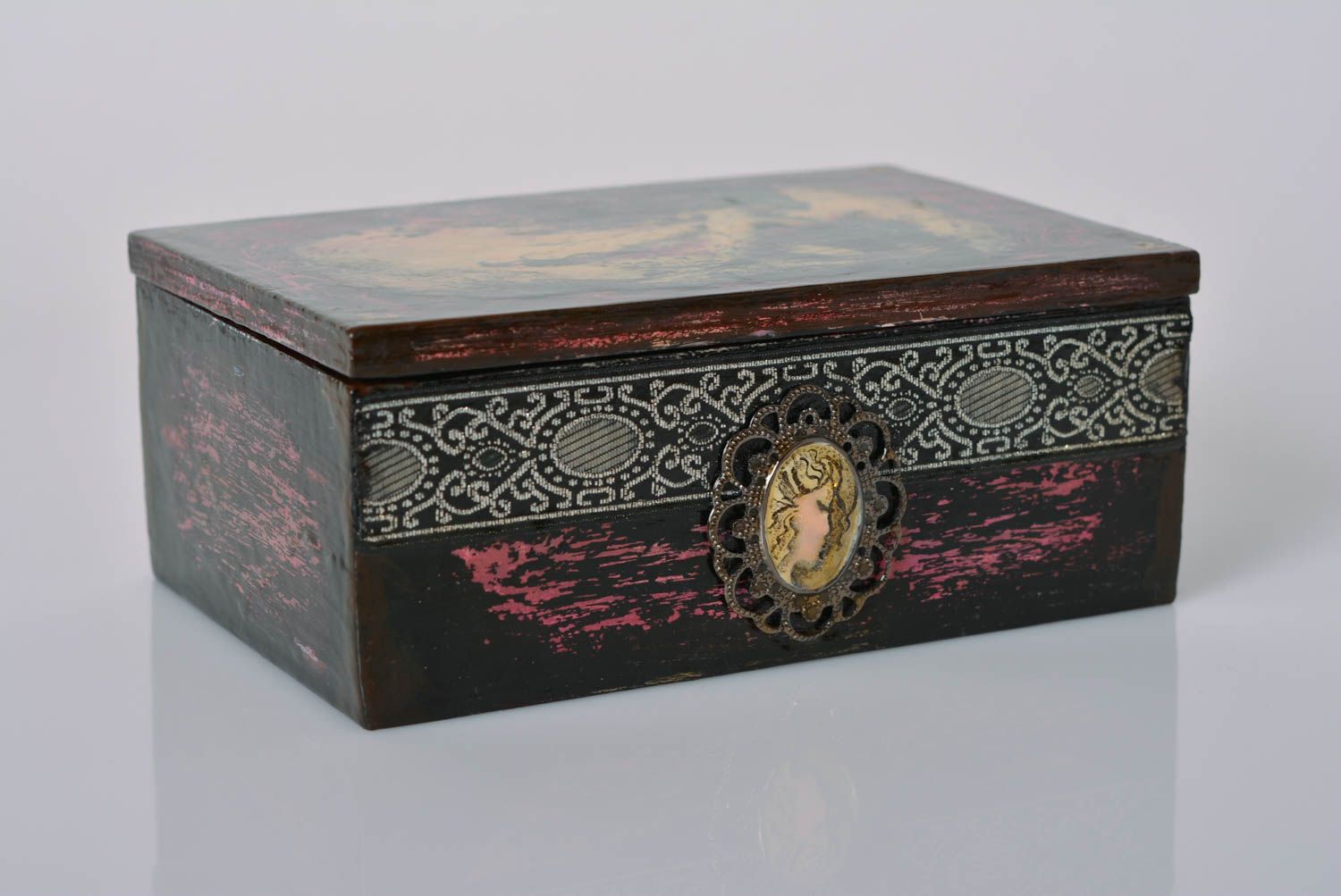 Boîte à bijoux en bois faite main foncée technique serviettage style vintage photo 1