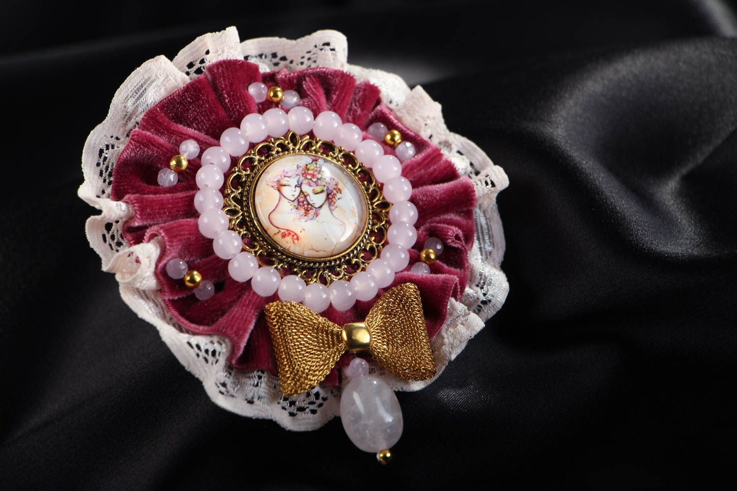 Vintage brooch with cameo photo 4