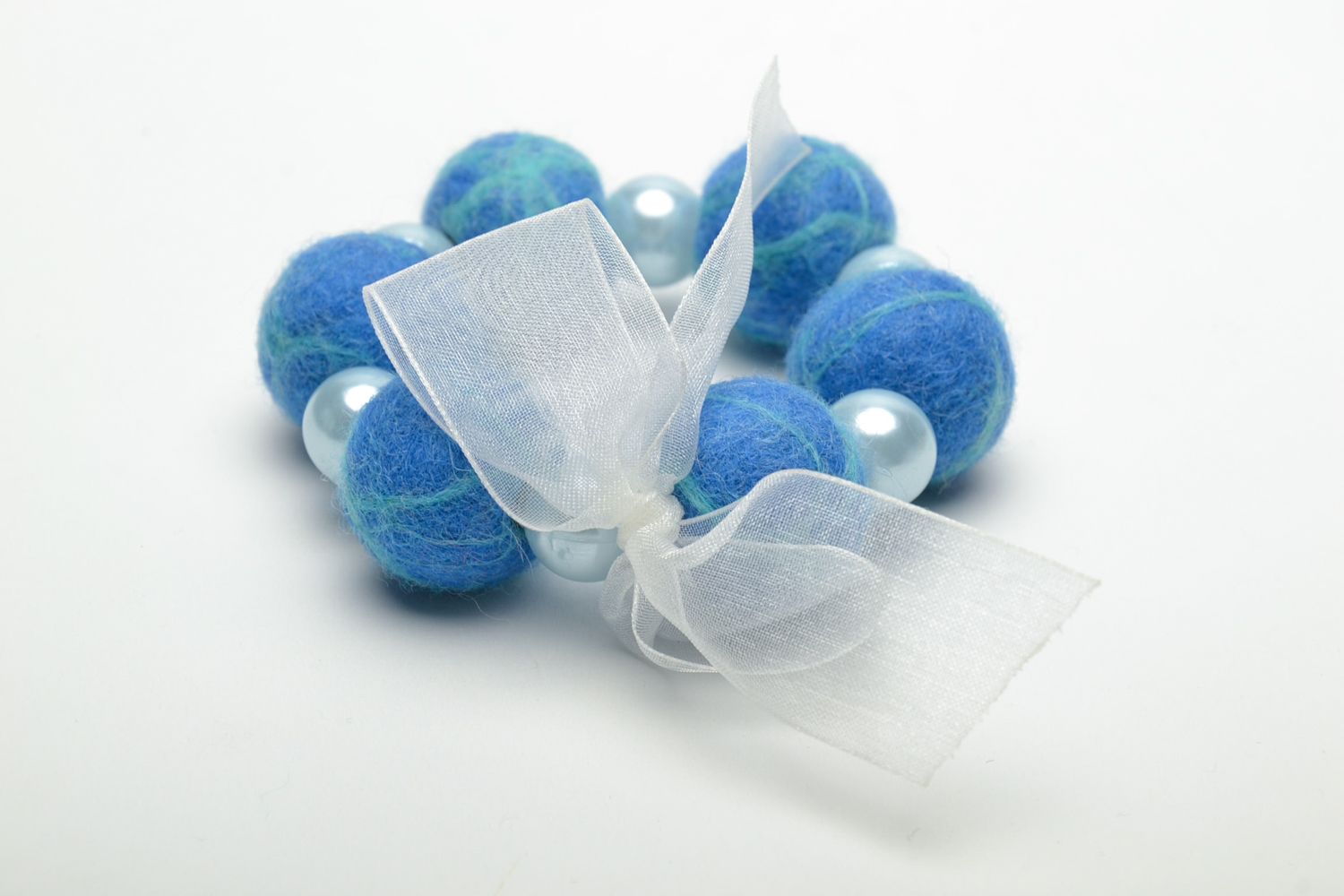 Blue bracelet with felted and plastic beads photo 3