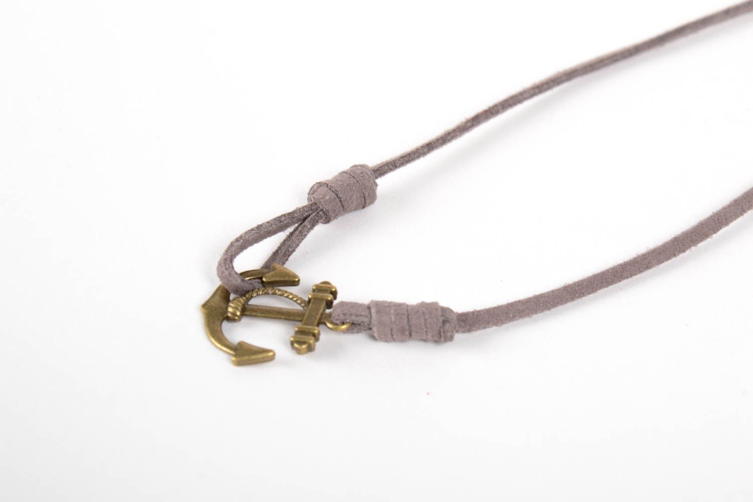 Bracelet daim gris Bijou fait main ancre métallique style marin Accessoire femme photo 4