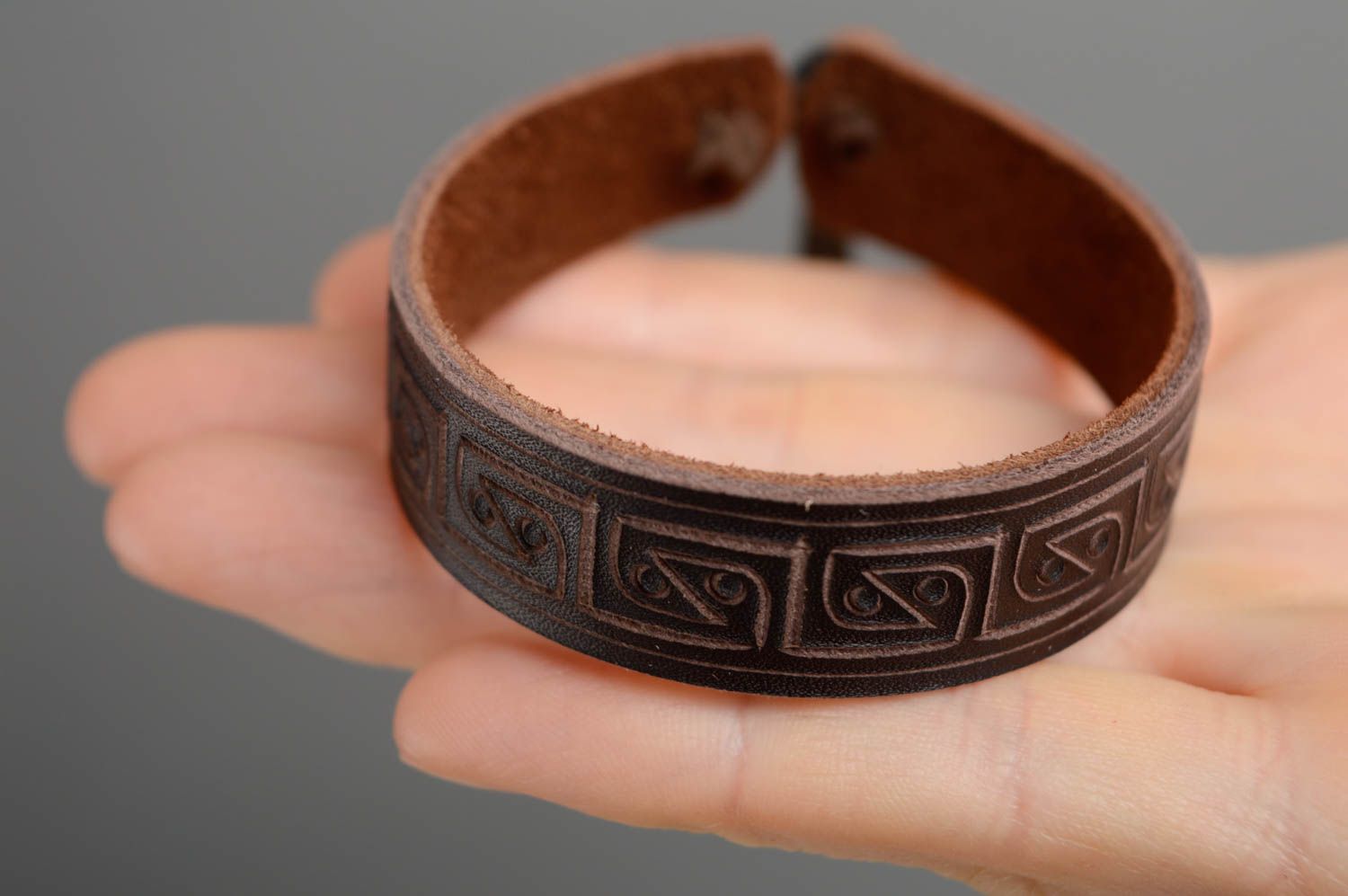 Genuine leather bracelet with patterns photo 4