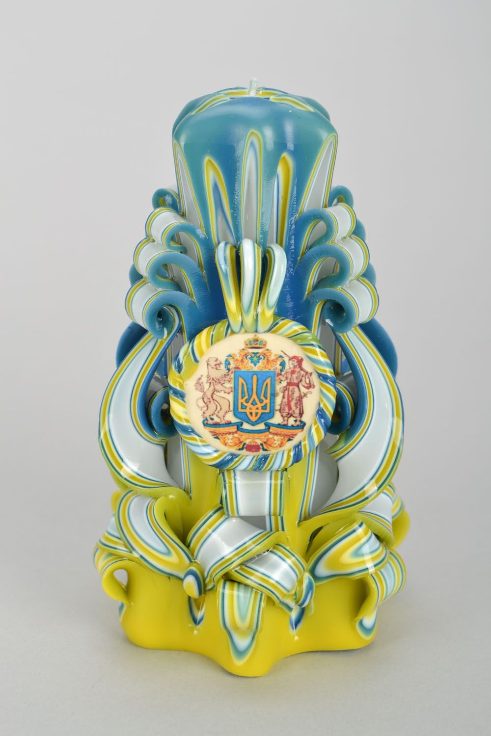 Carved candle in national Ukrainian colors photo 3
