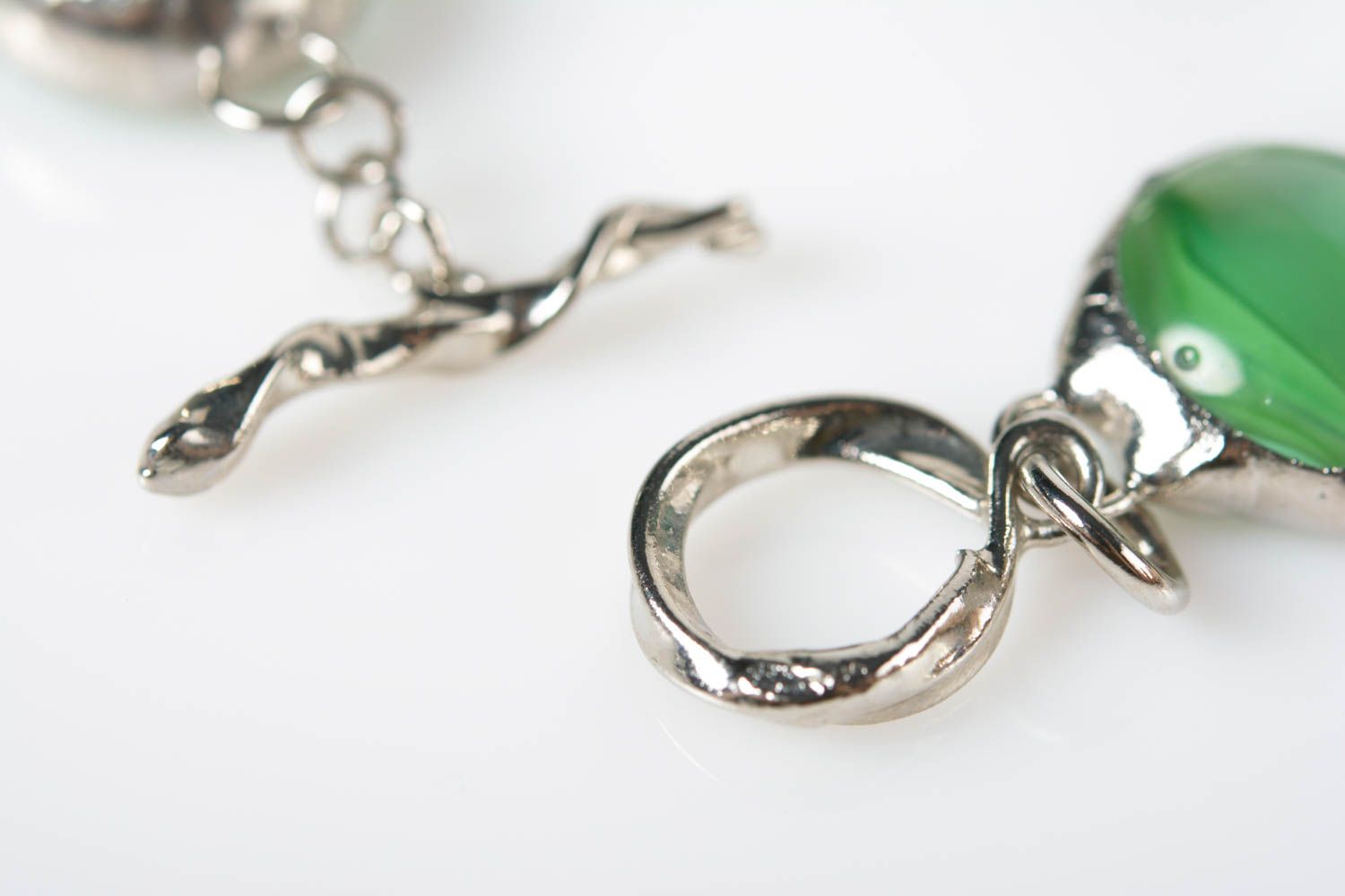Bracelet en verre et métal fait main vert design original cadeau pour femme photo 5