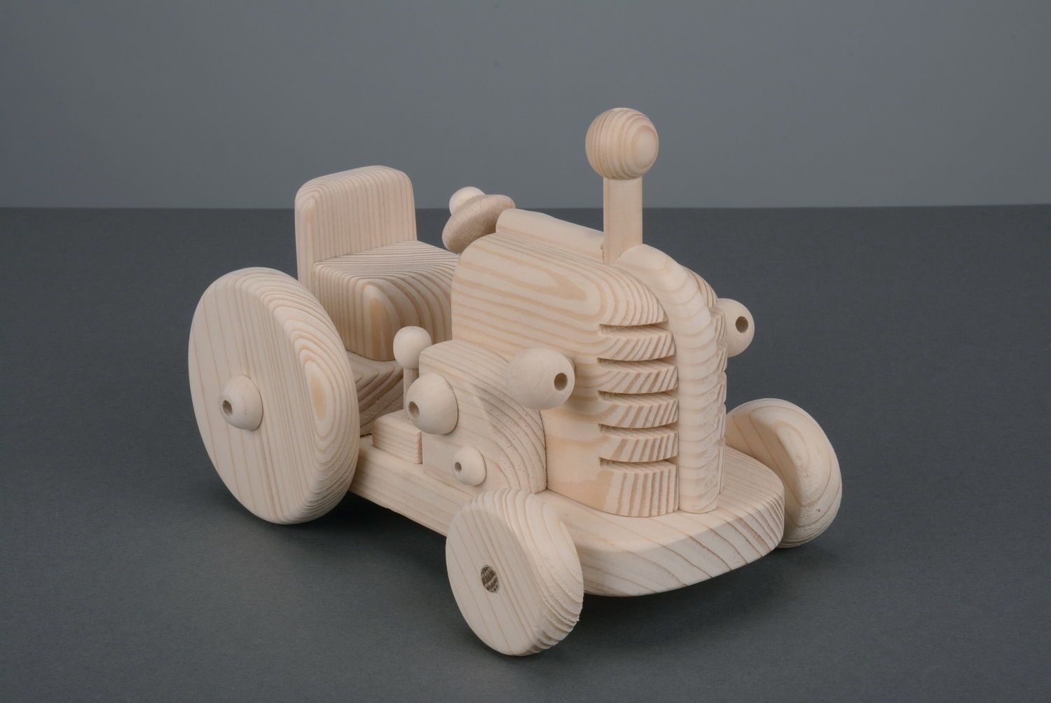 Wooden tractor photo 1